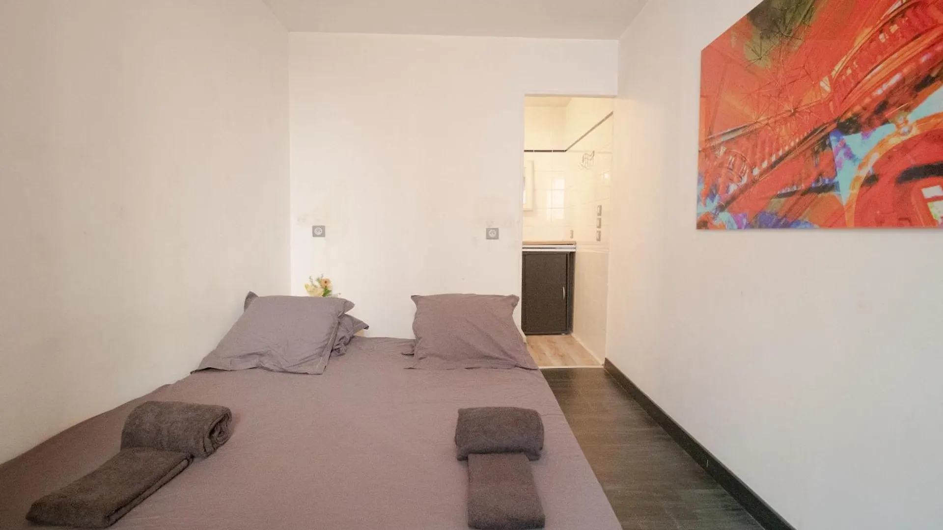 Le Reconfort' Ain Coligny Apartment